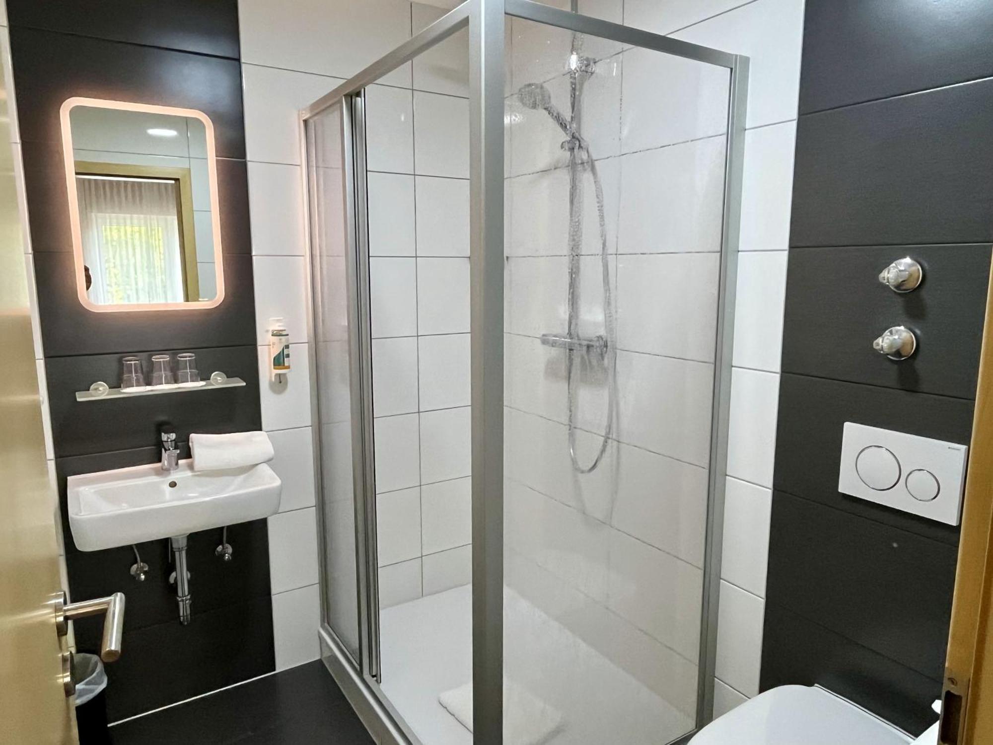Hotel Am Steinertsee Kaufungen المظهر الخارجي الصورة