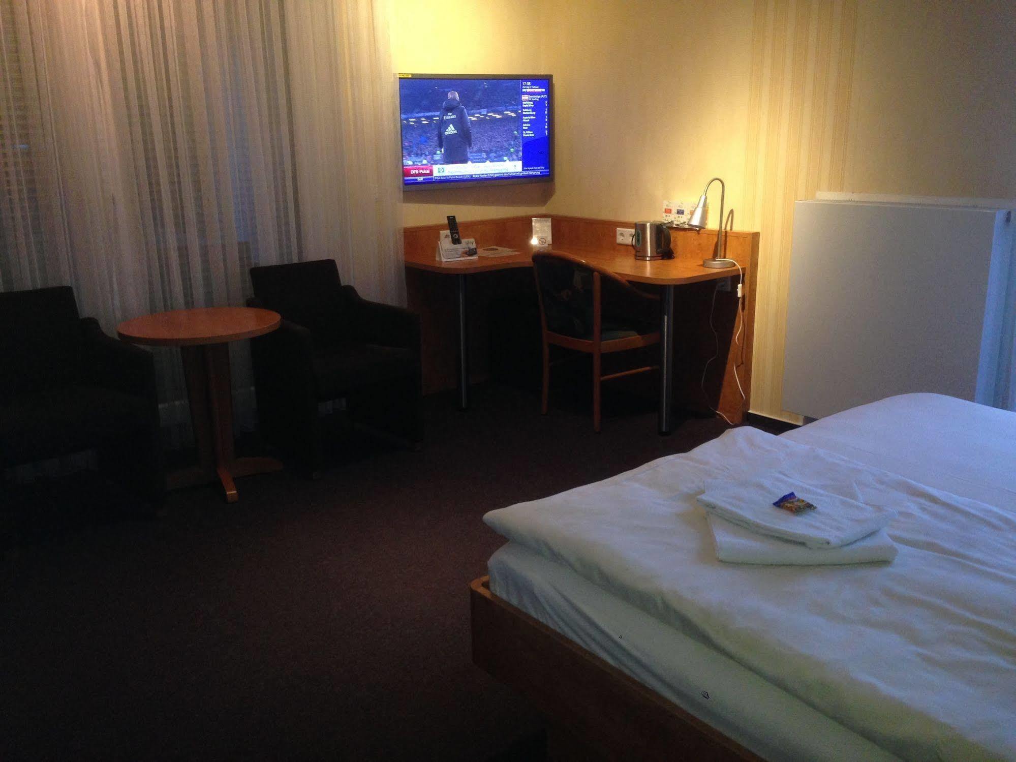 Hotel Am Steinertsee Kaufungen المظهر الخارجي الصورة